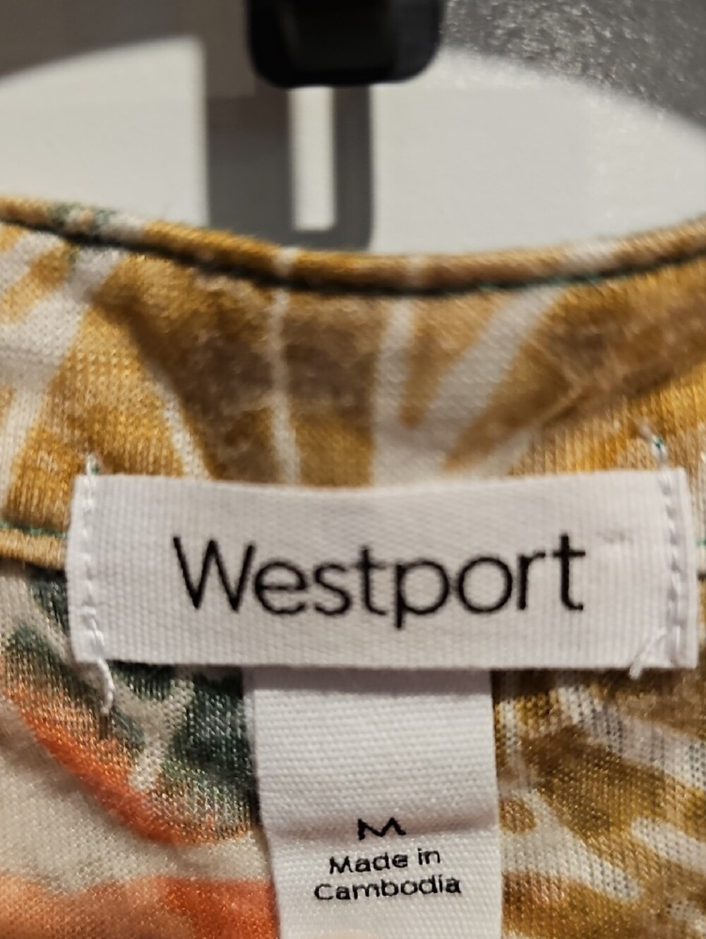 Westport Leaf-Print Sleeveless Button-Front V-Neck Top in Green, Rust & Cream - Picture 2 of 3